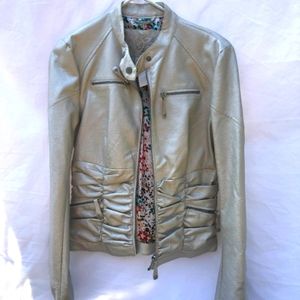 Light leather day trip jacket